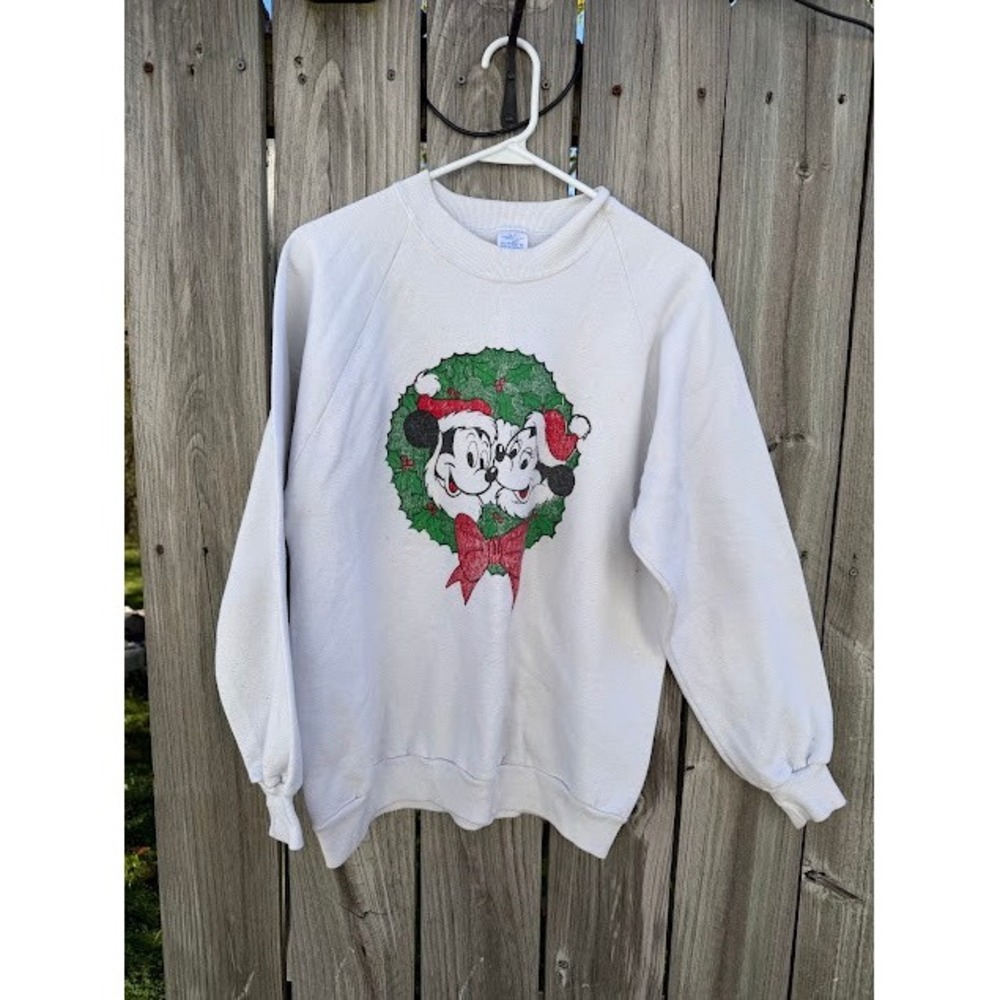 Vintage Disney Mickey Mouse Christmas Sweatshirt White Crewneck Holiday Wreath